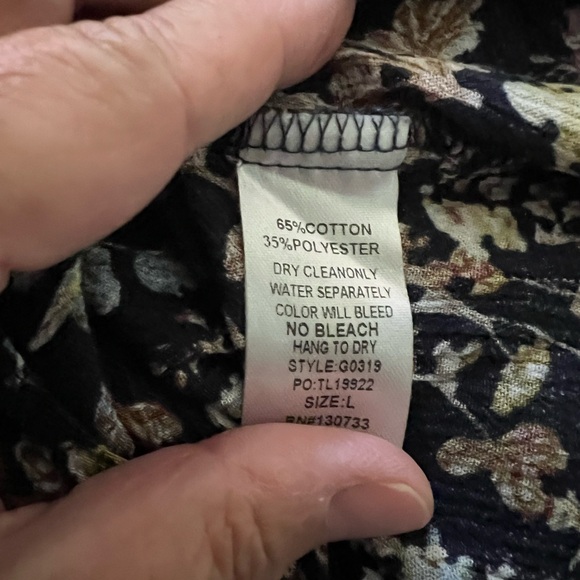 Umgee USA size L floral tunic. Hich neck with two button closure on back. - Picture 6 of 8
